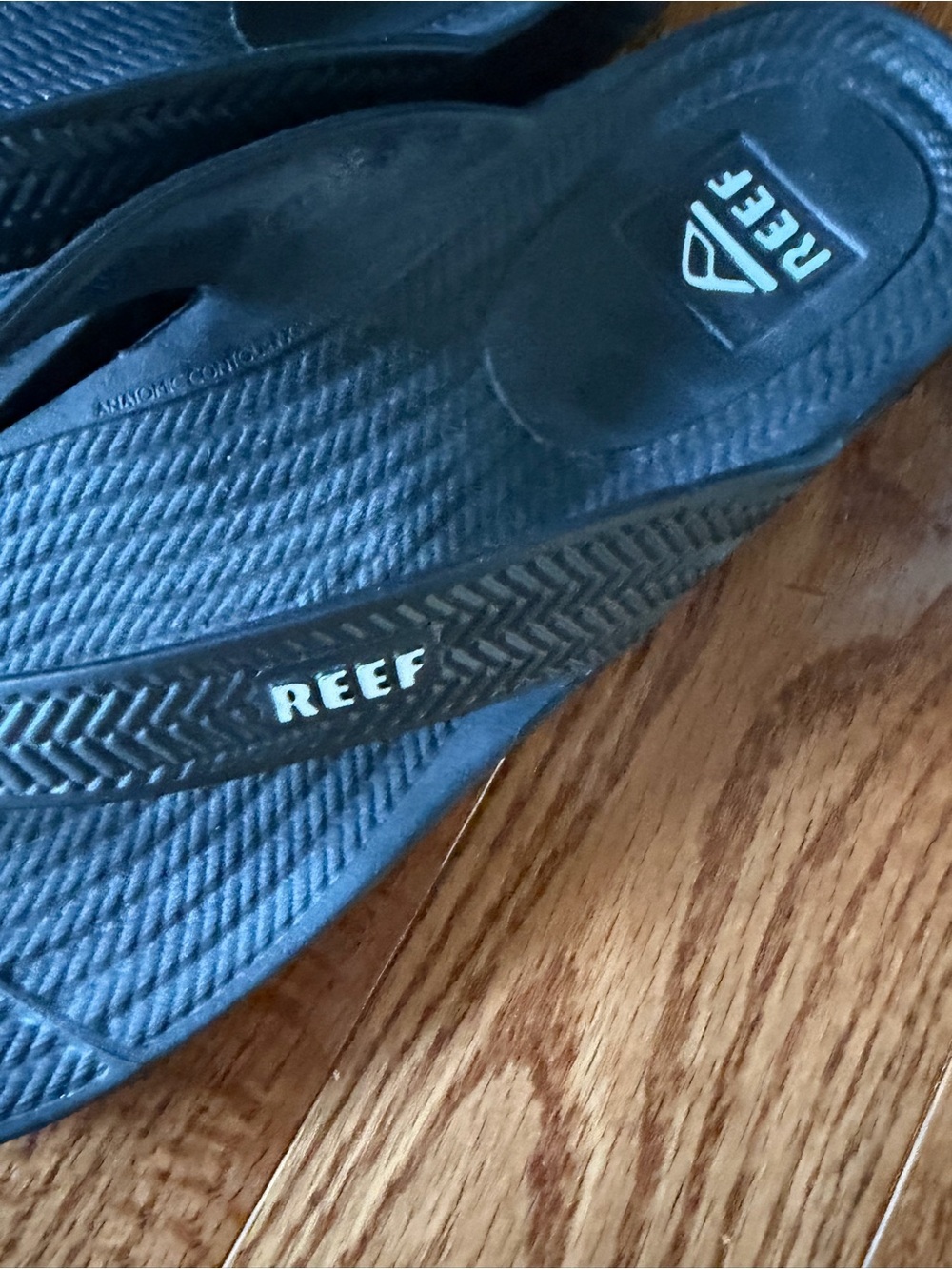 NWOT Reef Water Court Flip Flop Sandals Black Women's 9 Comfort Beach Recovery - Picture 5 of 8